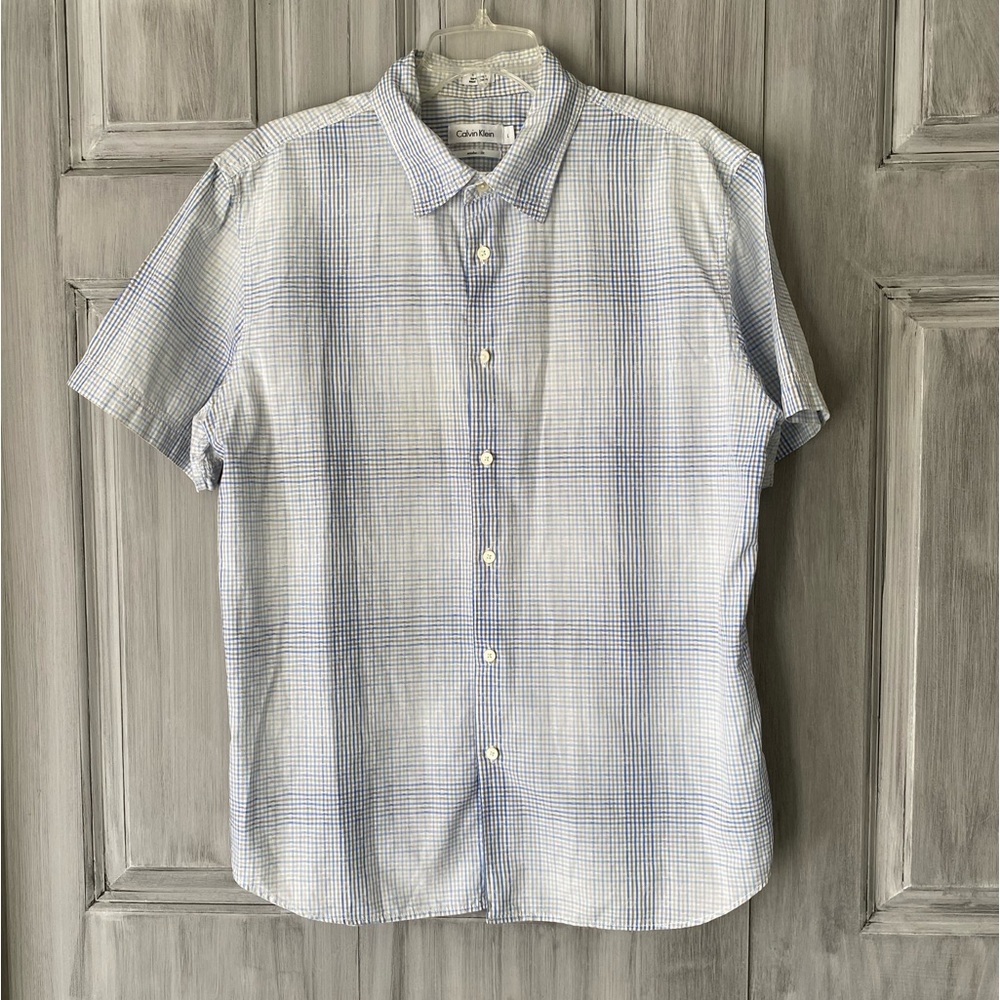 Calvin Klein Casual Button Down Short Sleeve Shirt.  Size Men’s L